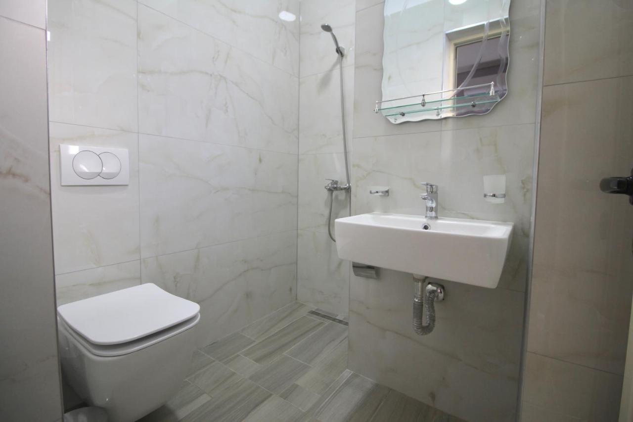 Vision 4 Ksamil Villa Apartments And Rooms Bagian luar foto