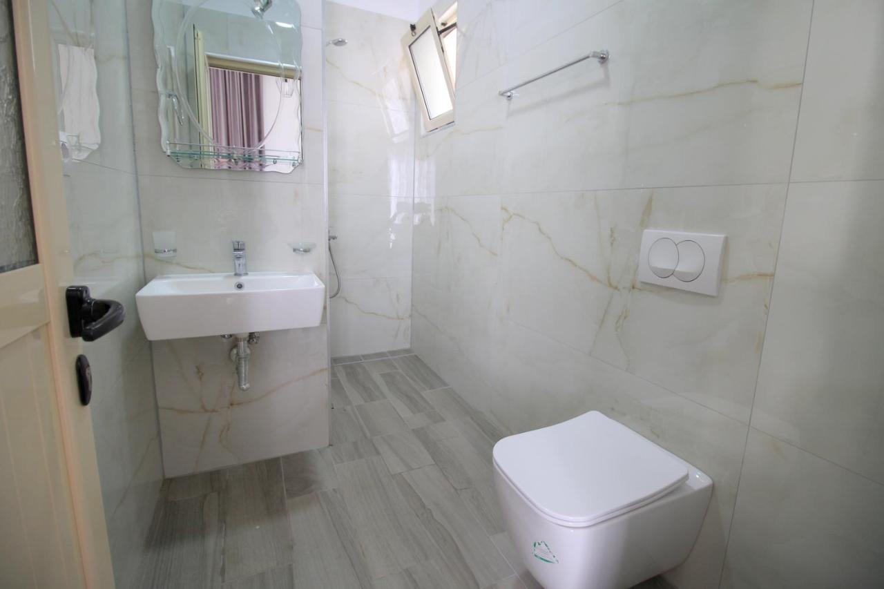 Vision 4 Ksamil Villa Apartments And Rooms Bagian luar foto